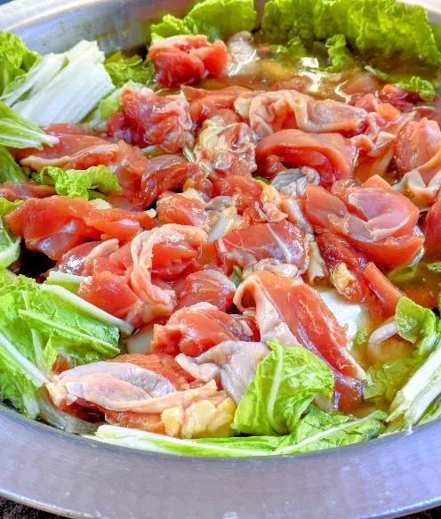 地鶏コラーゲンスープ寄せ鍋コース+濃密黄金色スープ、旨味成分仕立て